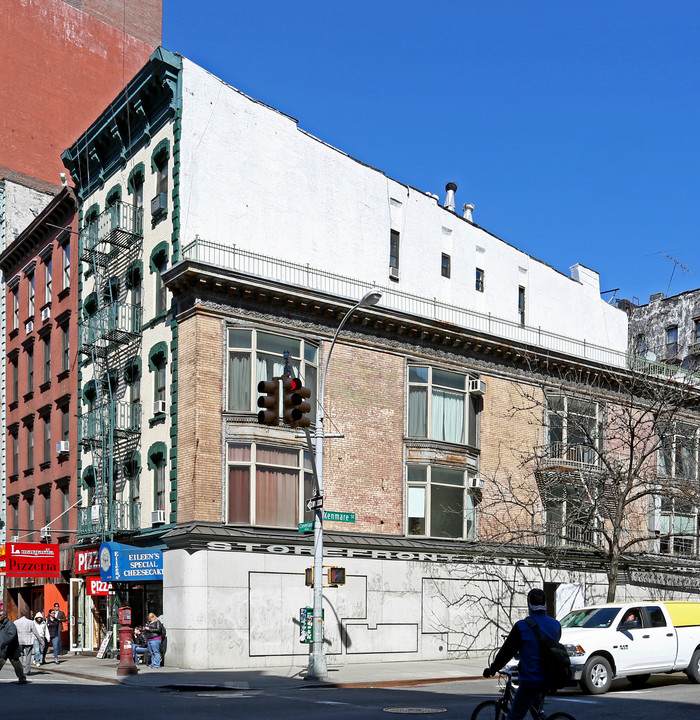 17 Cleveland Pl in New York, NY - Building Photo