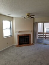 1435 Thrush Plz, Unit 1435 in Brentwood, MO - Foto de edificio - Building Photo