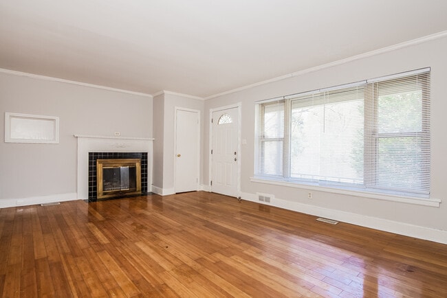 2717 Dogwood Cir in Charlotte, NC - Building Photo - Building Photo