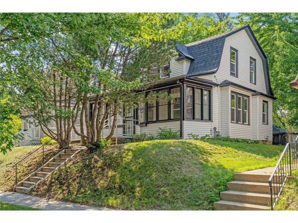 1172 Rose Ave E in St. Paul, MN - Building Photo