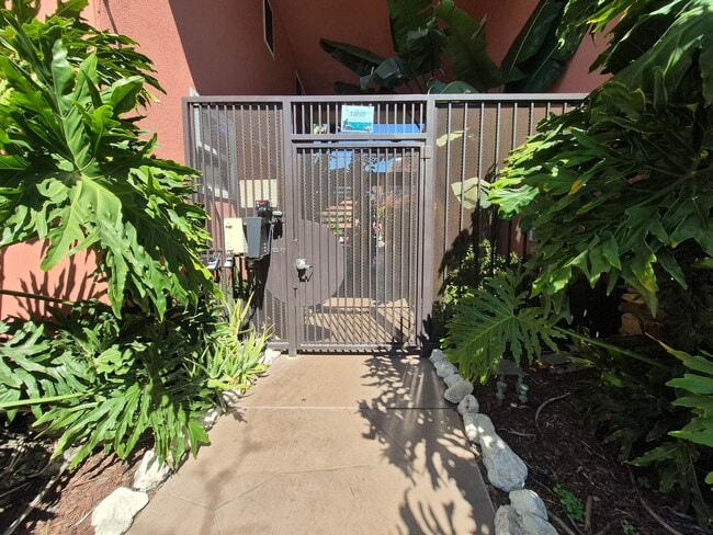 1023 E 1st St in Long Beach, CA - Building Photo - Building Photo