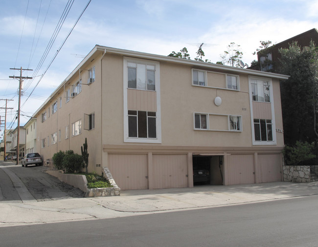 8733 Ramsgate Ave in Los Angeles, CA - Foto de edificio - Building Photo