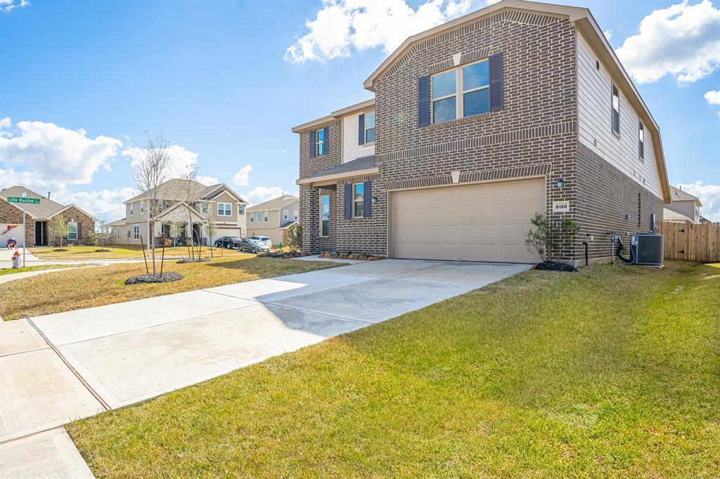 6120 Whitewing Rd in Rosenberg, TX - Building Photo