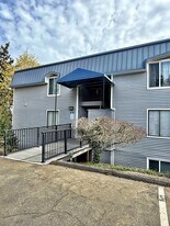 924 Shorewood Dr in Bremerton, WA - Building Photo