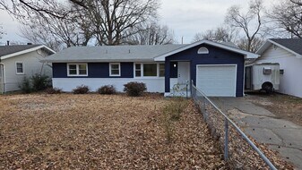 1472 E Berkeley St in Springfield, MO - Building Photo