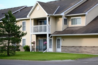 Century Court Townhomes in Hutchinson, MN - Foto de edificio - Building Photo