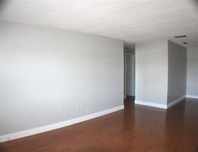 5060 76th Ave N, Unit 401 in Pinellas Park, FL - Building Photo - Building Photo
