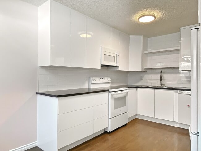 4769 Hubalta Rd SE in Calgary, AB - Building Photo - Building Photo