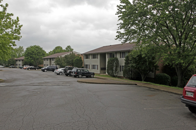 Brookview Apartments in Dickson, TN - Building Photo - Building Photo