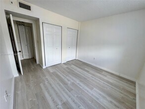 6701 NW 169th St in Hialeah, FL - Building Photo - Building Photo