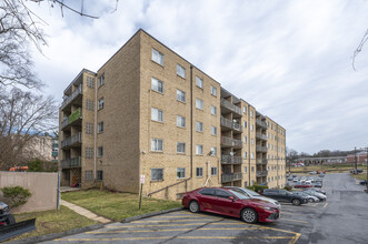 Adelphi Terrace Condominiums in Hyattsville, MD - Building Photo - Building Photo