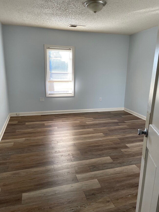 134 Monroe St, Unit 3 fl in New Britain, CT - Building Photo - Building Photo