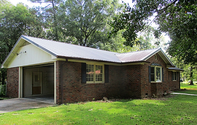 2 Castlewood Dr SW