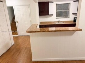 9351 Fontainebleau Blvd in Miami, FL - Building Photo