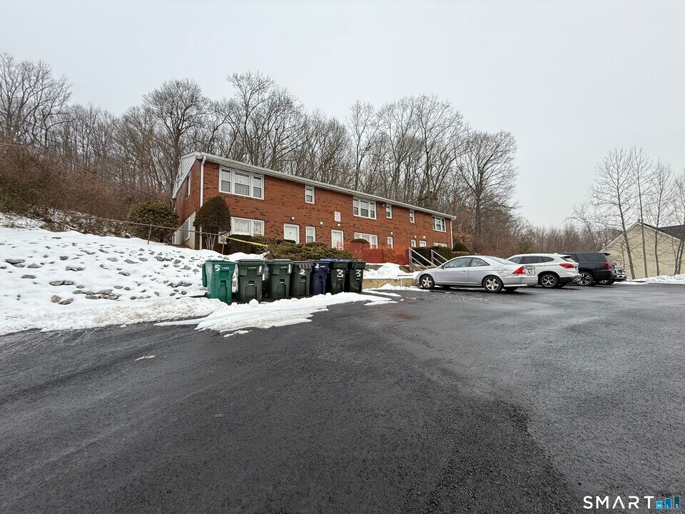 30 Bungay Rd in Seymour, CT - Building Photo