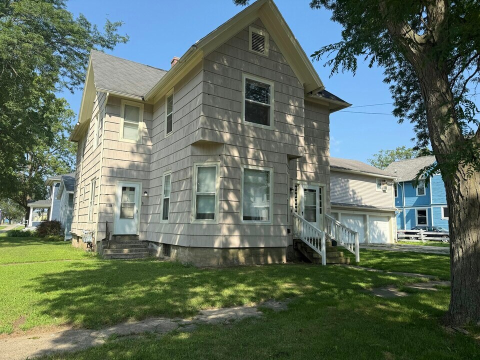 101 N Berrien St in Albion, MI - Building Photo