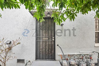 3416 1/2 Bronson Ave in Los Angeles, CA - Building Photo - Building Photo