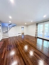 114 Harbor Hill Rd in Roslyn Heights, NY - Building Photo - Building Photo