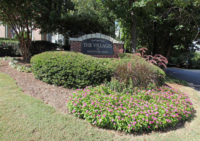 Villages of Eastover Glen in Charlotte, NC - Building Photo - Building Photo