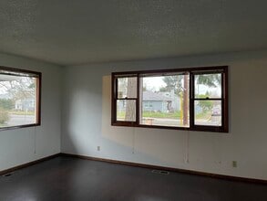 1982 Broadway St NE in Salem, OR - Building Photo - Building Photo