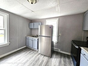 351 Main St, Unit B 2nd fl in Carbondale, PA - Foto de edificio - Building Photo