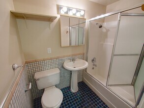 421 Apartments in Seattle, WA - Building Photo - Interior Photo