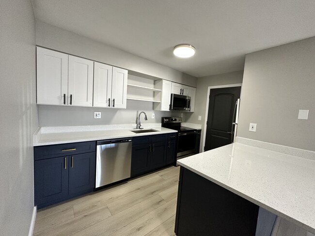 2 Bedroom with In-Unit Washer Dryer in Rockford, IL - Foto de edificio - Building Photo