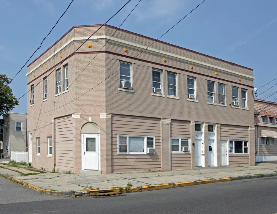 409 New Brunswick Ave in Perth Amboy, NJ - Building Photo