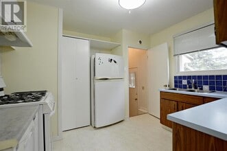 9925-9106 106 Ave in Grande Prairie, AB - Building Photo - Building Photo