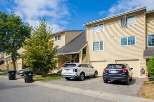 414 Point Mckay Gdns NW in Calgary, AB - Building Photo