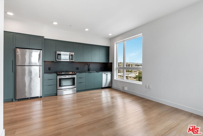 10601 Washington Blvd in Culver City, CA - Building Photo - Building Photo