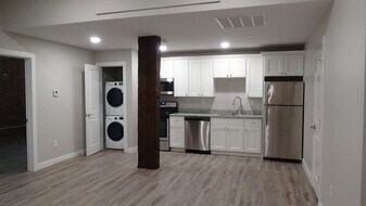 62 Lowell St in Manchester, NH - Building Photo