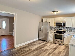 389 Elaine Dr in Clarksville, TN - Building Photo - Building Photo