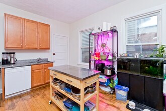 3841 N Bernard St, Unit 1F in Chicago, IL - Building Photo - Building Photo