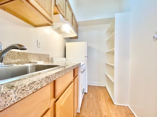 property at 1817 Ivar Ave