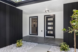 2306 S San Jose Cir in Tampa, FL - Foto de edificio - Building Photo