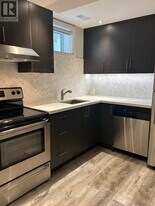 10 Hopkins Crescent in Bradford West Gwillimbury, ON - Building Photo