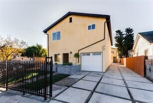 848 W 79th St in Los Angeles, CA - Building Photo