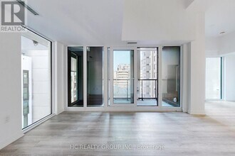 238 Simcoe St in Toronto, ON - Building Photo - Building Photo