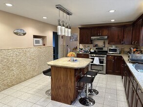 241 Lexington St in Watertown, MA - Building Photo - Building Photo