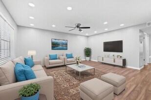 4325 Aegean Dr, Unit 106B in Tampa, FL - Building Photo