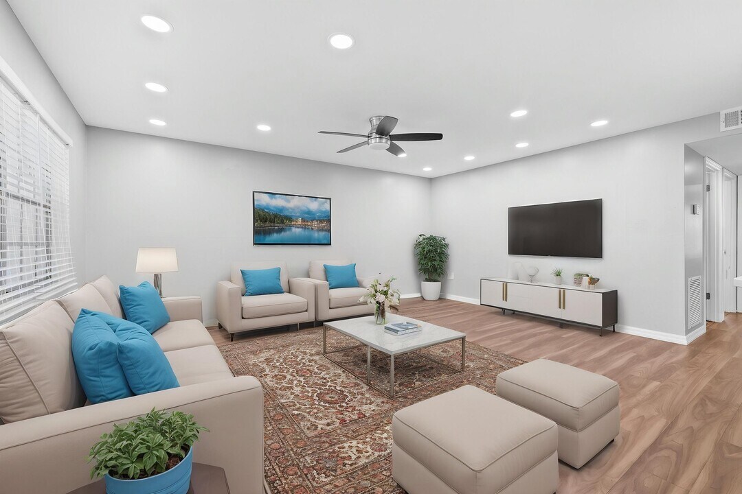 4325 Aegean Dr, Unit 106B in Tampa, FL - Foto de edificio