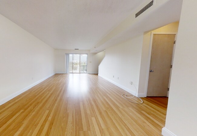 140 North Beacon St, Unit A4 in Boston, MA - Building Photo - Building Photo