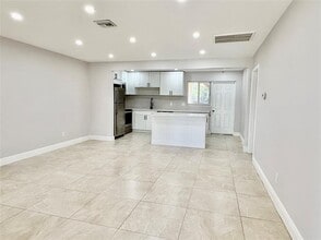 2210 NE 54th St in Fort Lauderdale, FL - Building Photo - Building Photo