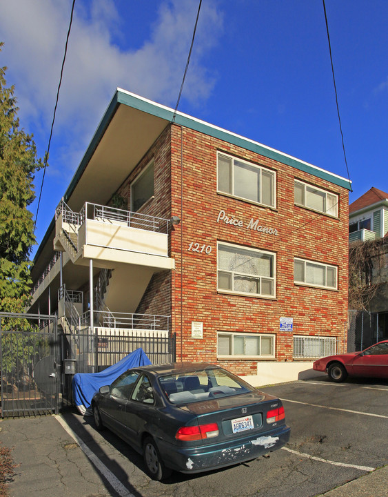 Price Manor Apartments in Seattle, WA - Building Photo