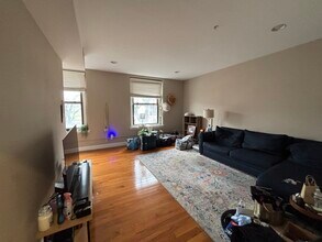 57 E Butler Ave, Unit 2C in Ambler, PA - Foto de edificio - Building Photo