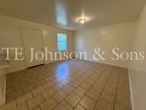 1606 Oak Croft Dr in Winston-Salem, NC - Building Photo - Building Photo