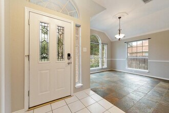 2110 Red Oak Cir in Round Rock, TX - Building Photo - Building Photo