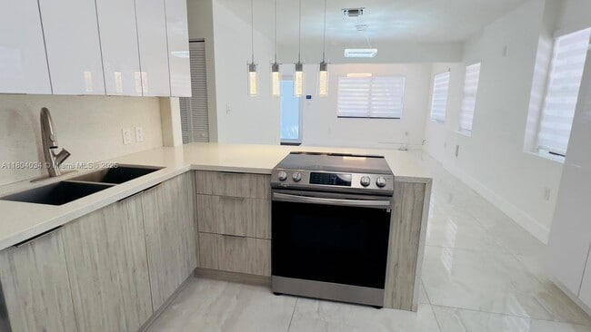 property at 841 S 24th Ave