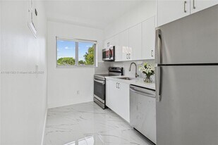 740 82nd St in Miami Beach, FL - Building Photo